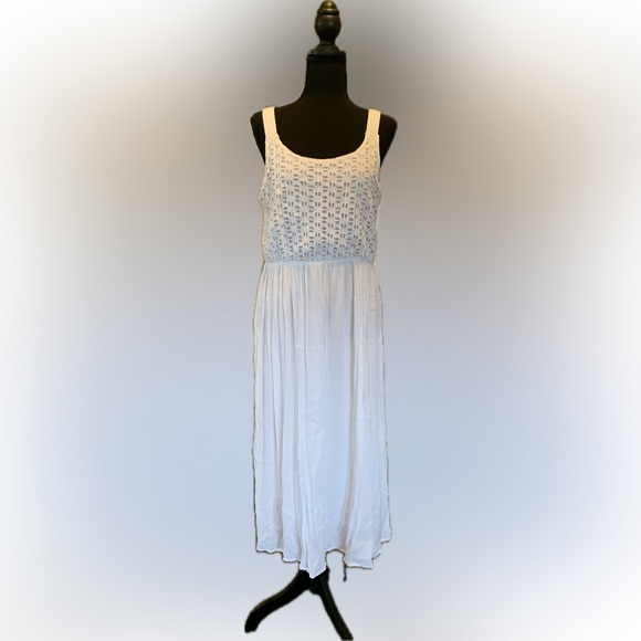 Studio West white sleeveless dress in size medium - Picture 1 of 11